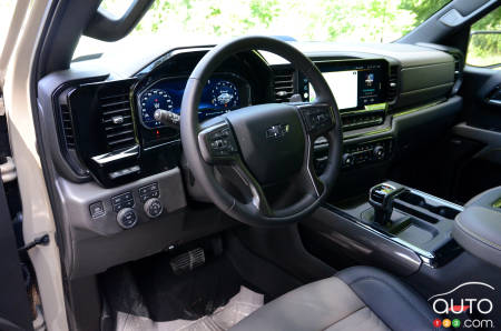 2022 Chevrolet Silverado ZR2, interior